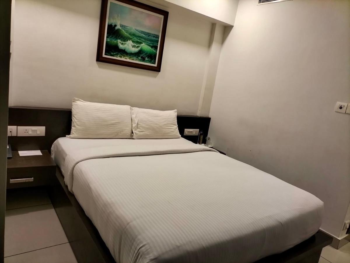 Hotel Saas Residency Kozhikode Esterno foto