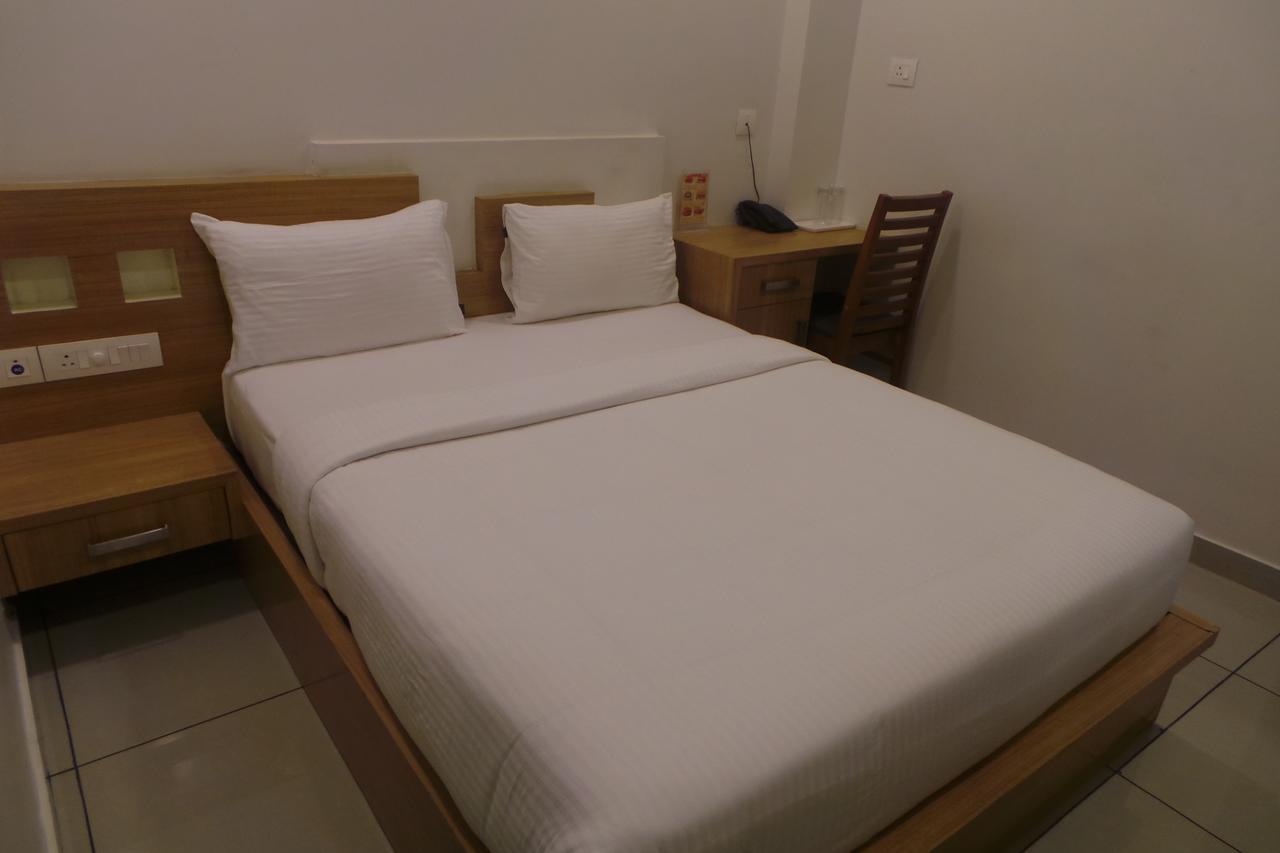 Hotel Saas Residency Kozhikode Esterno foto