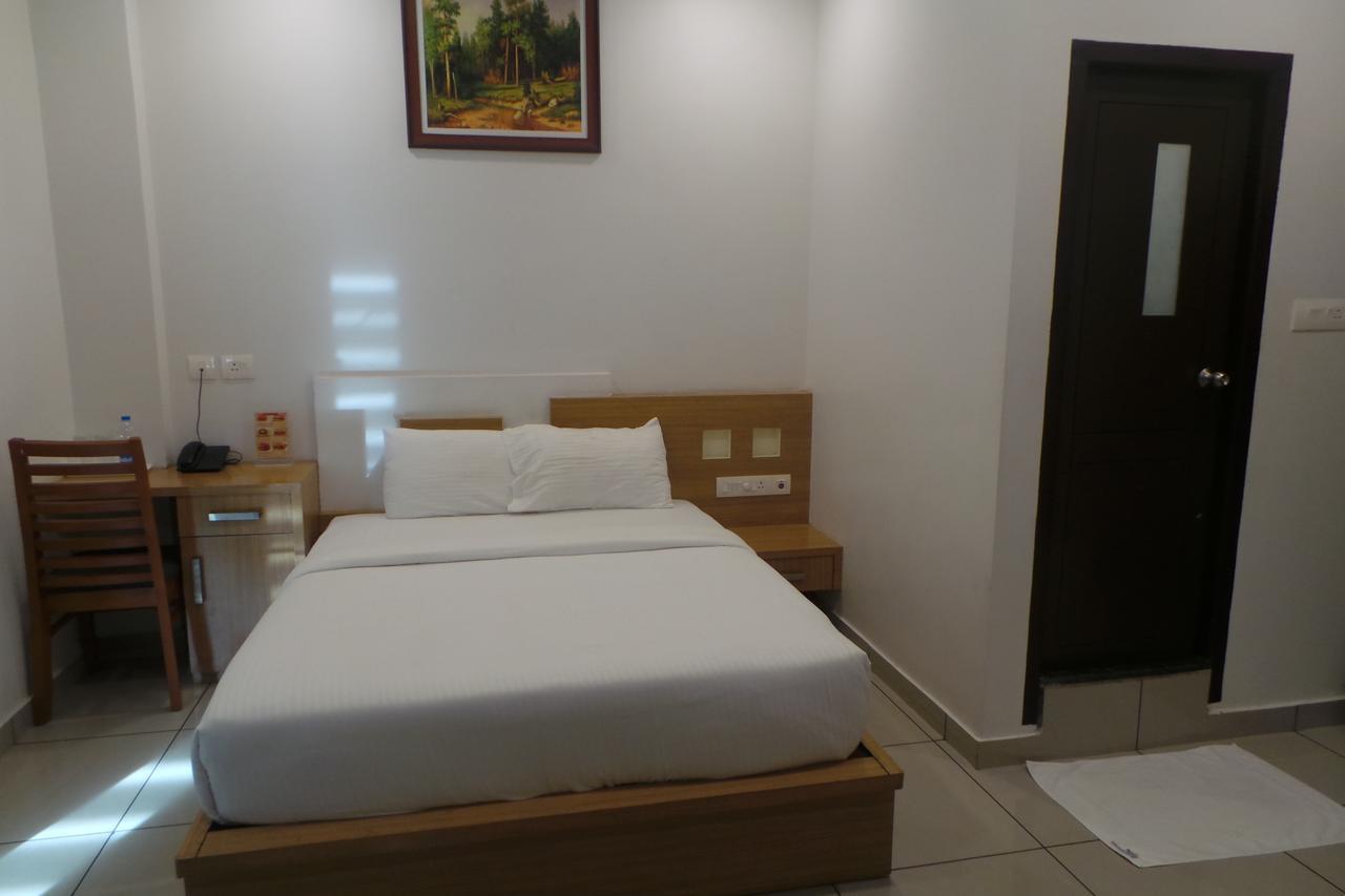 Hotel Saas Residency Kozhikode Esterno foto