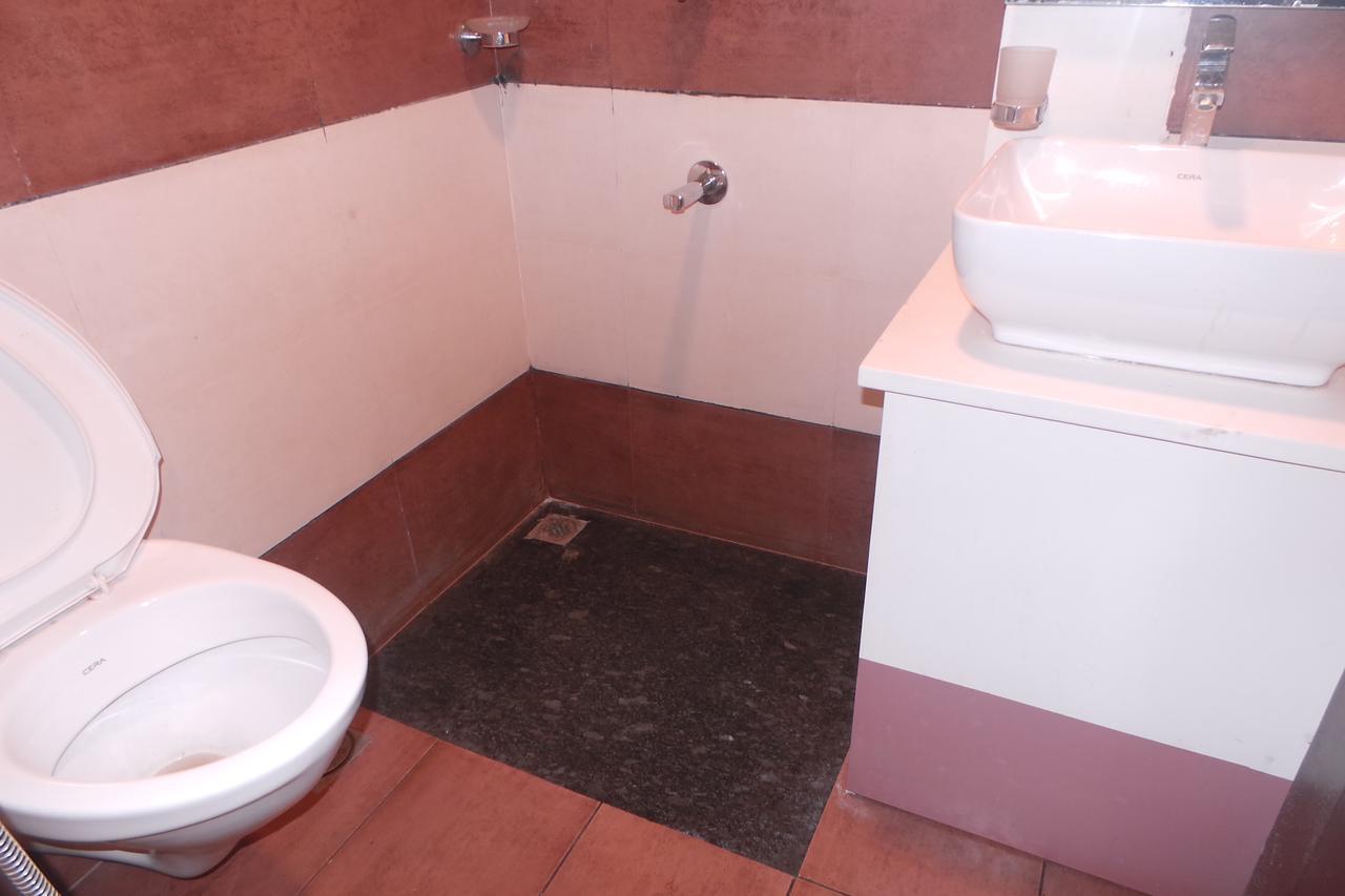 Hotel Saas Residency Kozhikode Esterno foto