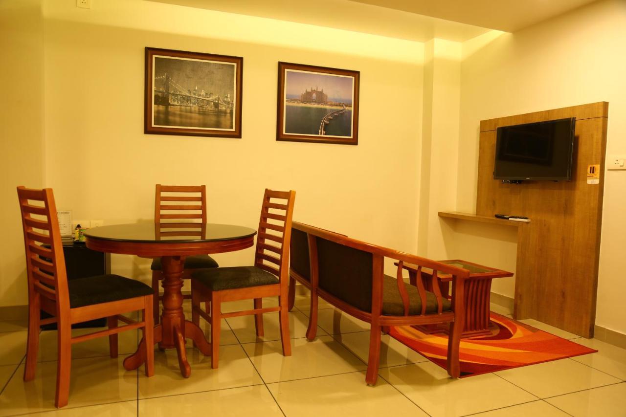 Hotel Saas Residency Kozhikode Esterno foto