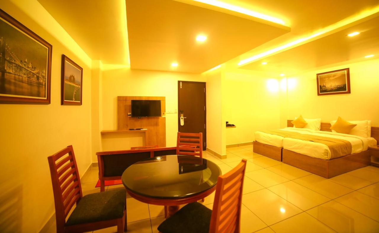 Hotel Saas Residency Kozhikode Esterno foto